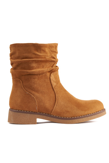 Braune Stiefel im Cowboy-Stil