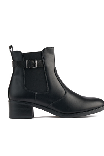 schwarze Damenschuhe auf...