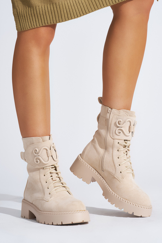 Damenstiefel aus beigem Wildleder Damenstiefel aus beigem Wildleder