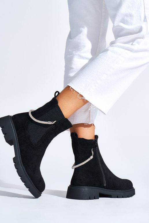 schwarze Damenschuhe z ozdobnym...