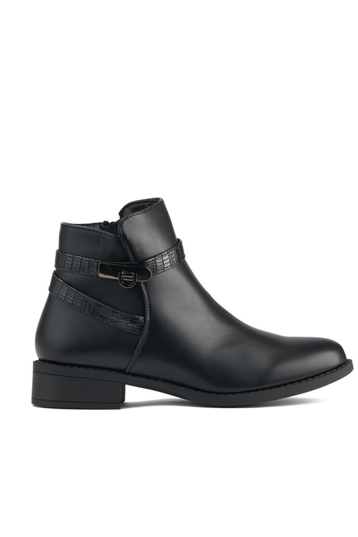 schwarze Damenschuhe mit niedrigem... schwarze Damenschuhe mit niedrigem...