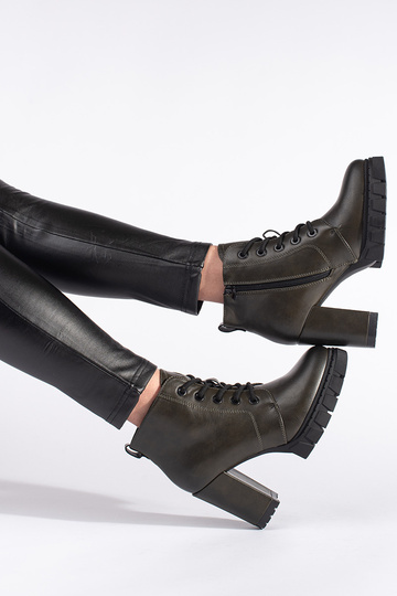 Khakifarbene Damenschuhe... 2