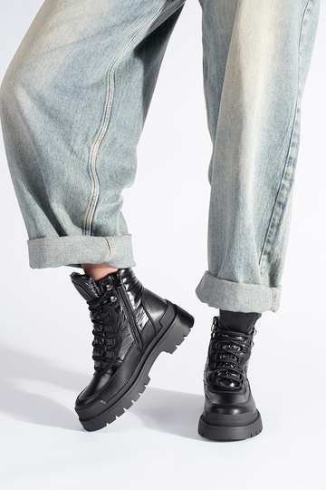 schwarze Schuhe mit dicker... 2