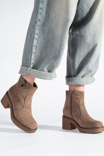 Beige Wildlederstiefel von... 2