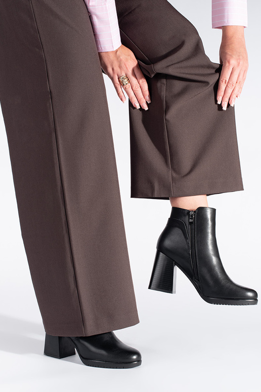 schwarze Damenschuhe mit Absatz... schwarze Damenschuhe mit Absatz...