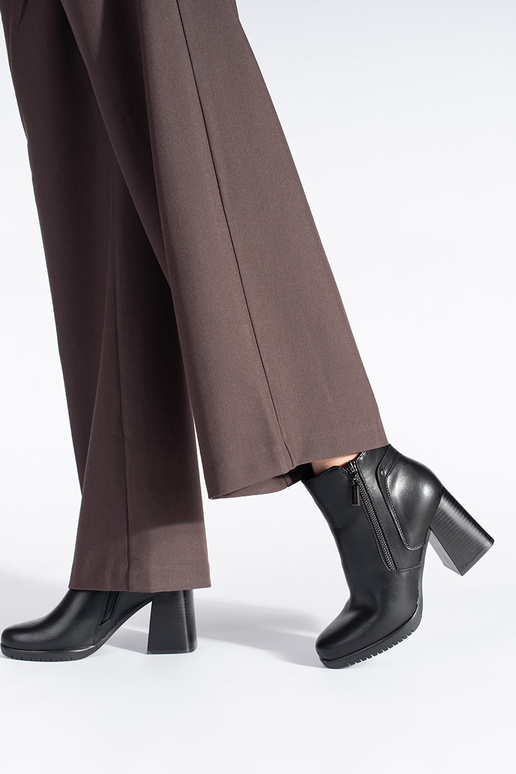 schwarze Damenschuhe mit Absatz... schwarze Damenschuhe mit Absatz...