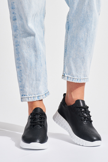 mit durchbrochenen... 2