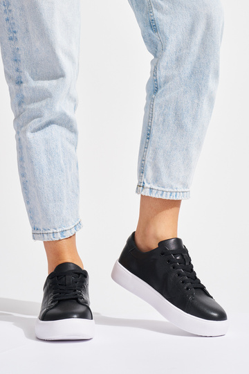 Schwarze Damen-Schnürschuhe... 2