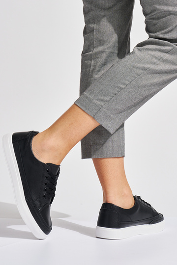 schwarzes Leder Damenschuhe... 2