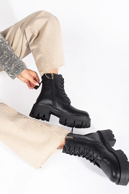 Haut schZuarze Farbe Schuhe auf einer... Haut schZuarze Farbe Schuhe auf einer...