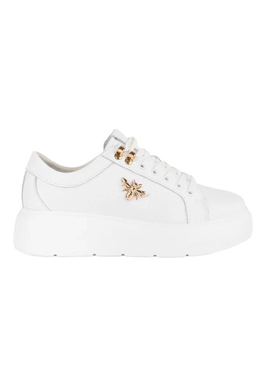 Haut Zueiße Farbe Sneakers...