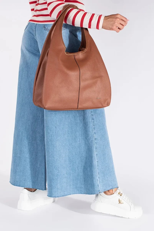 Haut Zueiße Farbe Sneakers...