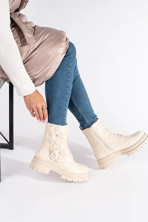 Beige isolieren Damenstiefel