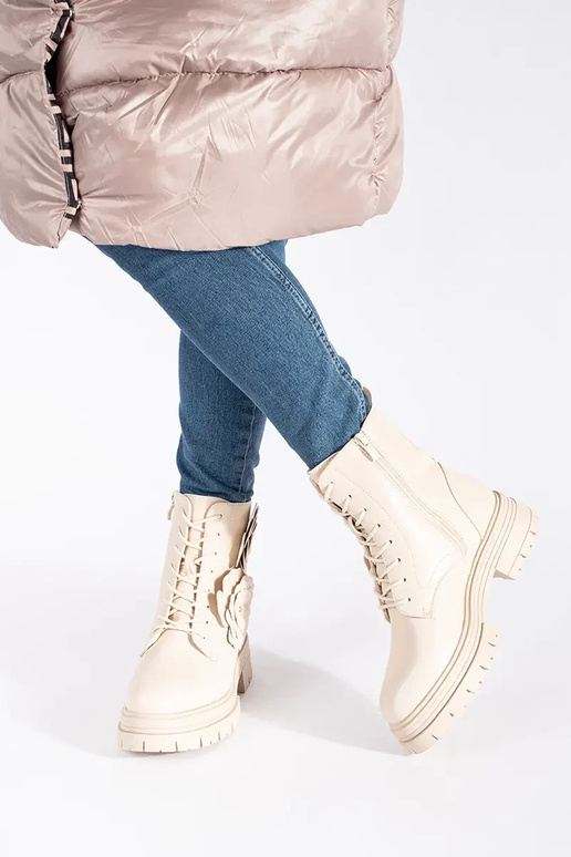 Beige isolieren Damenstiefel