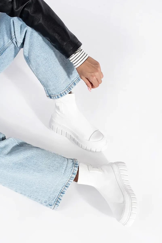 Zueiße Farbe groß Schuhe mit einer...