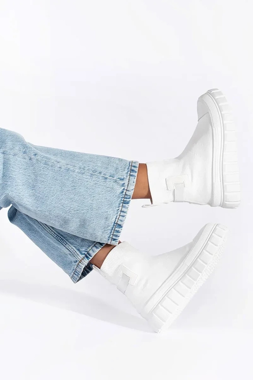 Zueiße Farbe groß Schuhe mit einer...