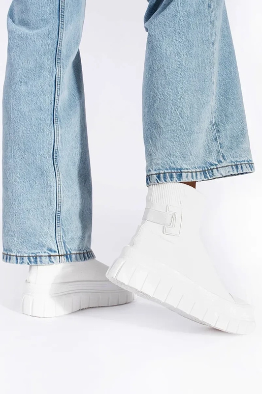 Zueiße Farbe groß Schuhe mit einer...