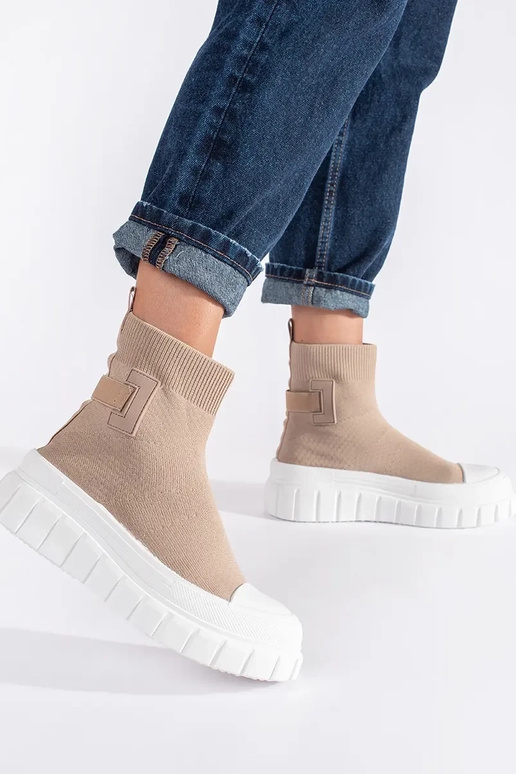 Beige groß Schuhe mit einer Plattform