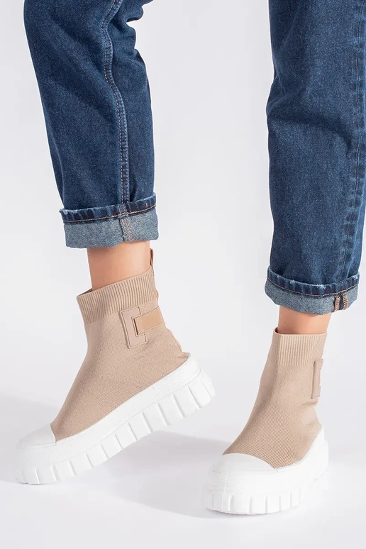 Beige groß Schuhe mit einer Plattform