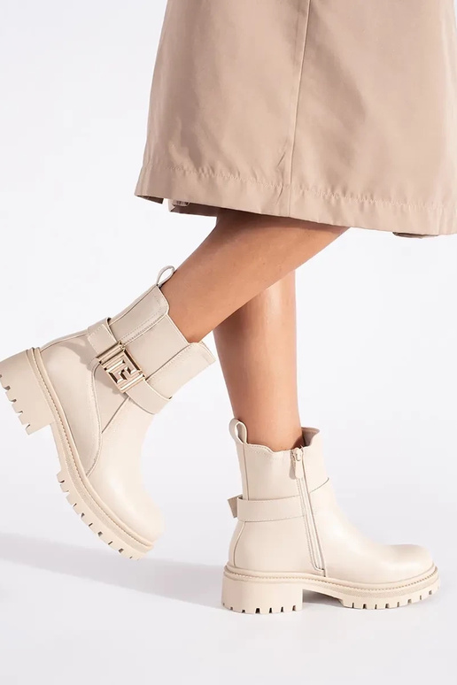 Creme farben ein Klassiker Schuhe mit... Creme farben ein Klassiker Schuhe mit...