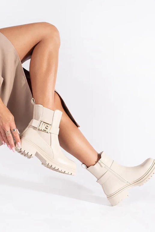 Creme farben ein Klassiker Schuhe mit... Creme farben ein Klassiker Schuhe mit...