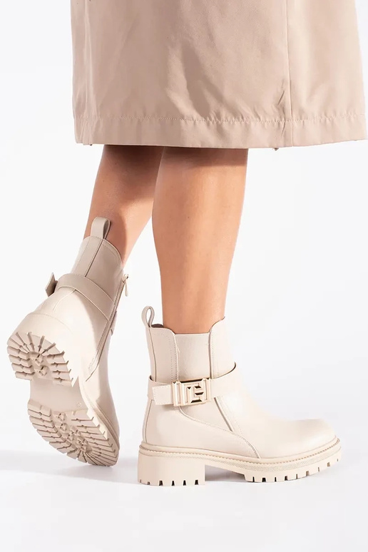 Creme farben ein Klassiker Schuhe mit... Creme farben ein Klassiker Schuhe mit...