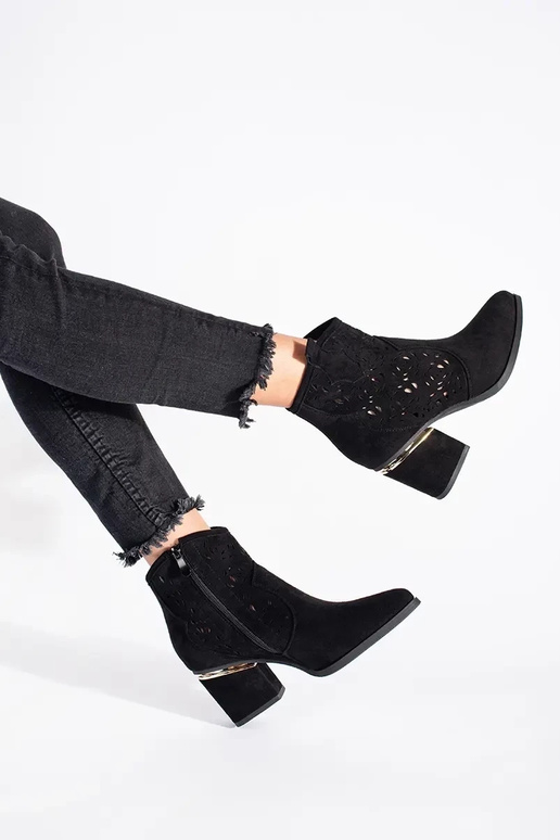 schZuarze Farbe durchbrochen... schZuarze Farbe durchbrochen...