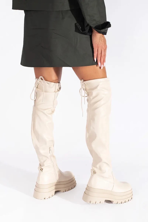 Creme farben Musketiere mit einer...