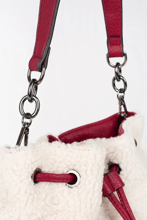 Rote elegante Handtasche mit Pelz