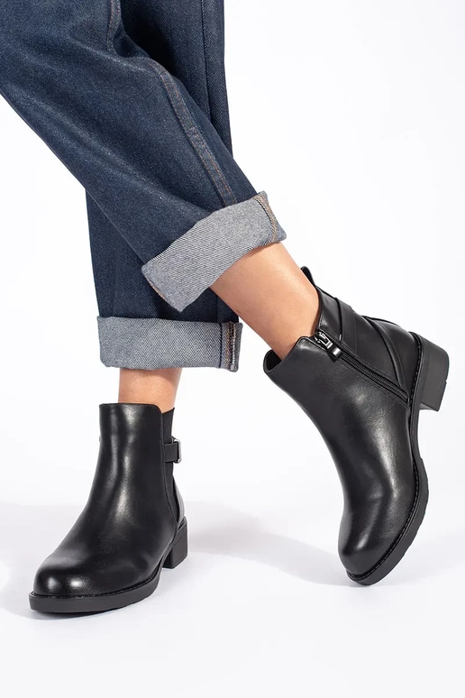 schwarze Damenschuhe mit niedrigem...