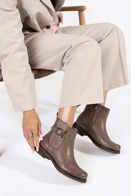 braune Damenschuhe mit niedrigem Absatz braune Damenschuhe mit niedrigem Absatz