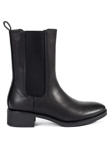 schwarze Damenschuhe auf...