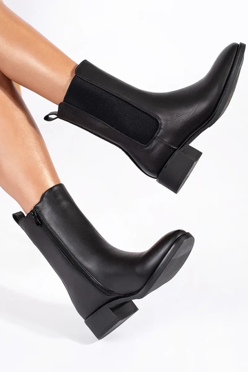schwarze Damenschuhe auf... 2