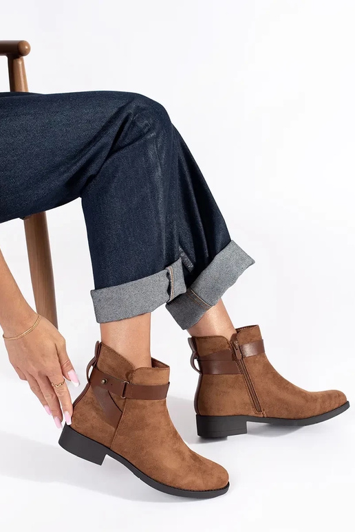 Damenschuhe aus braunem Wildleder