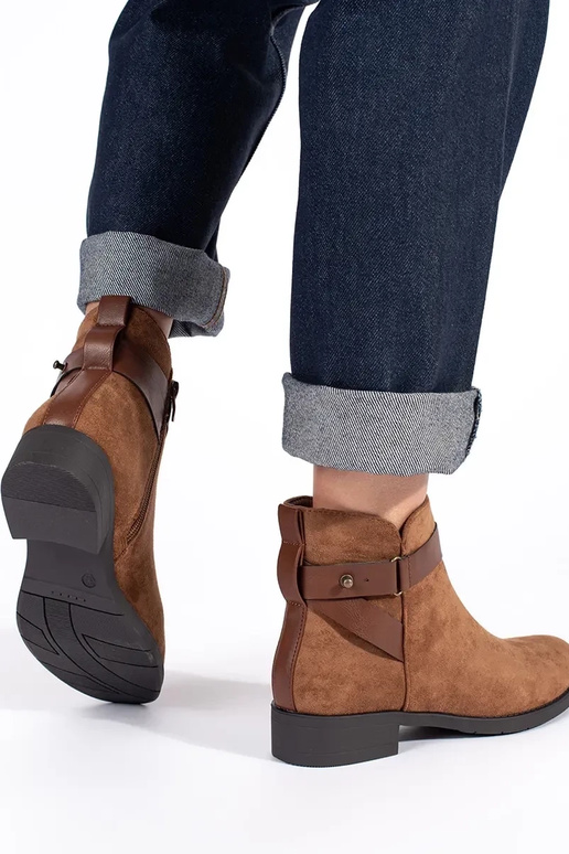 Damenschuhe aus braunem Wildleder