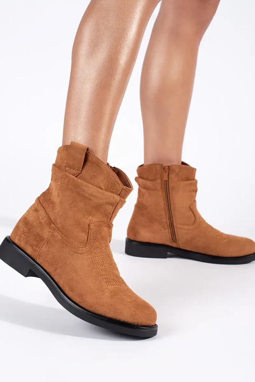 Braune Cowboystiefel aus Wildleder... Braune Cowboystiefel aus Wildleder...