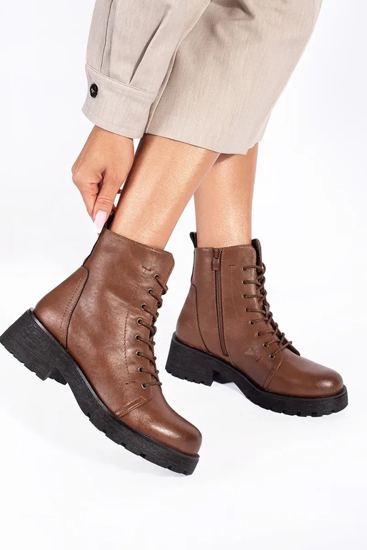 Braune Schuhe mit dicker Sohle von... Braune Schuhe mit dicker Sohle von...