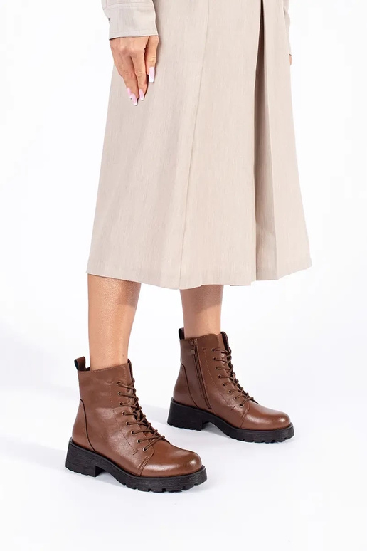 Braune Schuhe mit dicker Sohle von... Braune Schuhe mit dicker Sohle von...