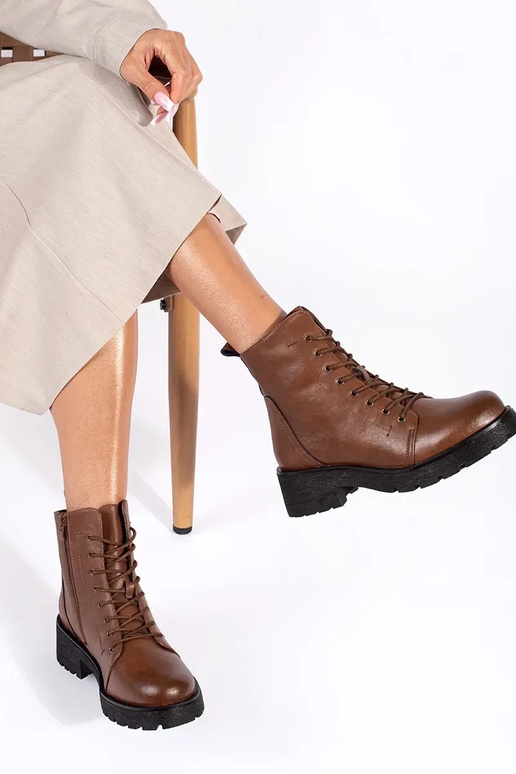 Braune Schuhe mit dicker Sohle von... Braune Schuhe mit dicker Sohle von...