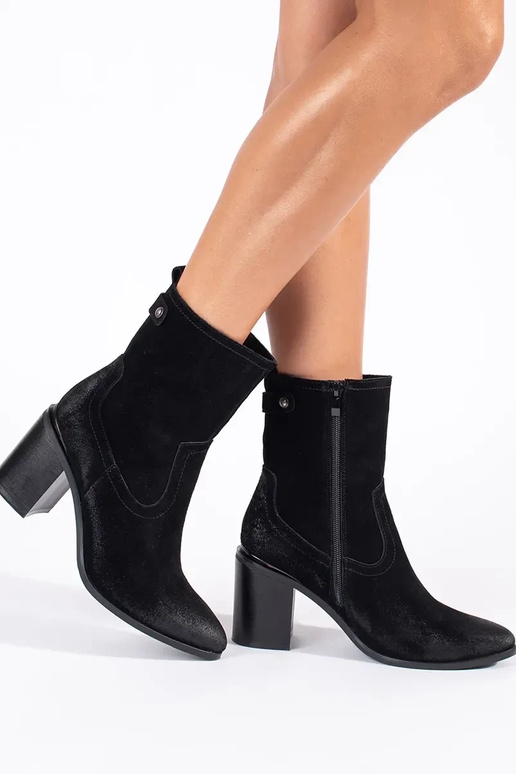 Schwarze Leder Damenstiefel mit... Schwarze Leder Damenstiefel mit...