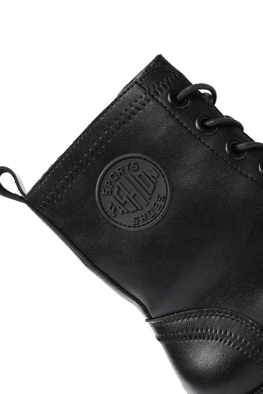 Schwarze Damen-Plateauschuhe zum... Schwarze Damen-Plateauschuhe zum...