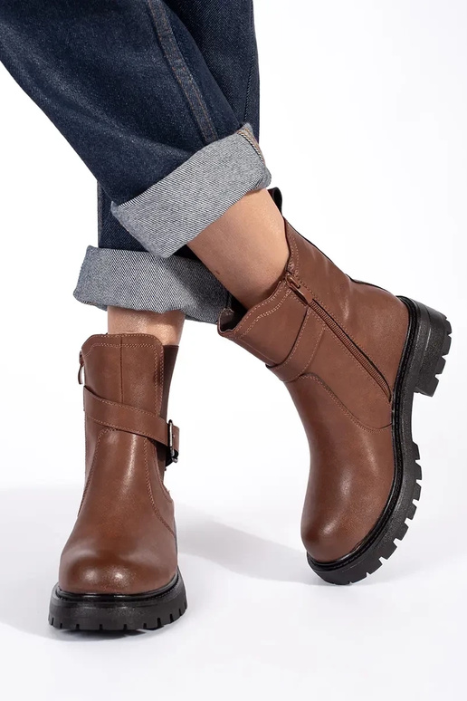 Damenschuhe aus braunem Leder mit... Damenschuhe aus braunem Leder mit...