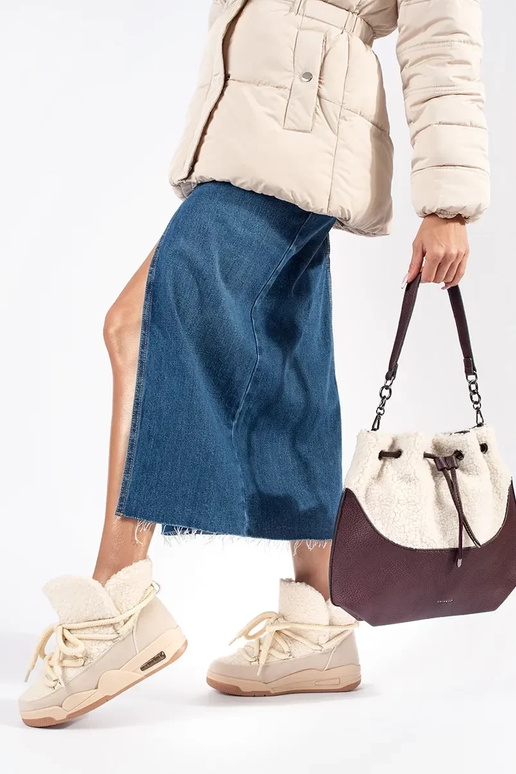 Beige Damen-Schneestiefel mit dicker... Beige Damen-Schneestiefel mit dicker...