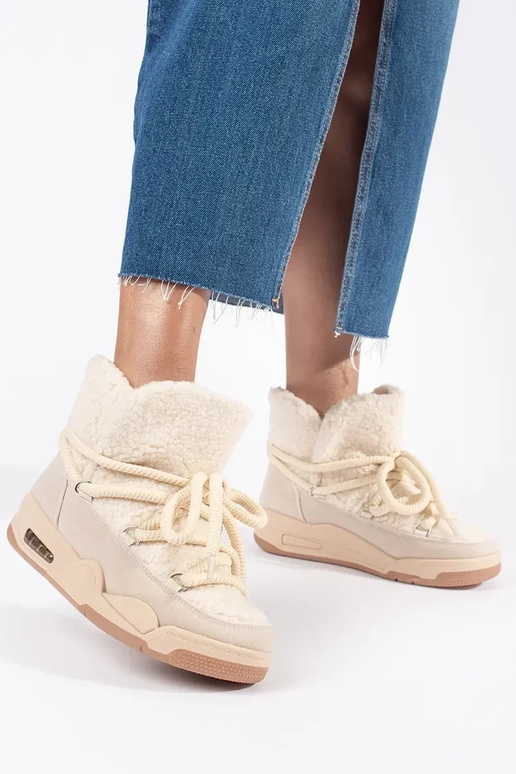 Beige Damen-Schneestiefel mit dicker... Beige Damen-Schneestiefel mit dicker...