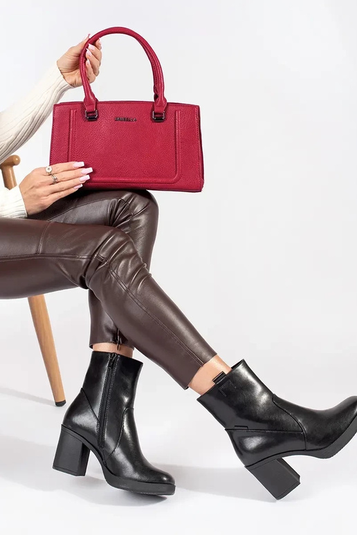 Rote klassisch elegante Handtasche