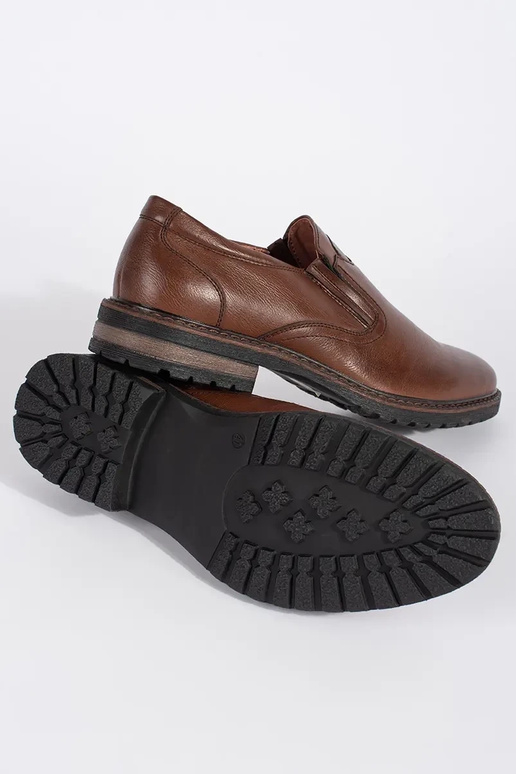 Braune geknöpfte Turnschuhe