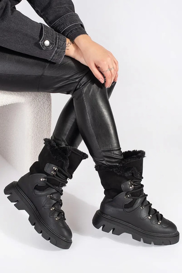 schZuarze Farbe geschnürt... 2