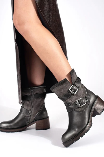 Dunkelbraune Damenstiefel... 2