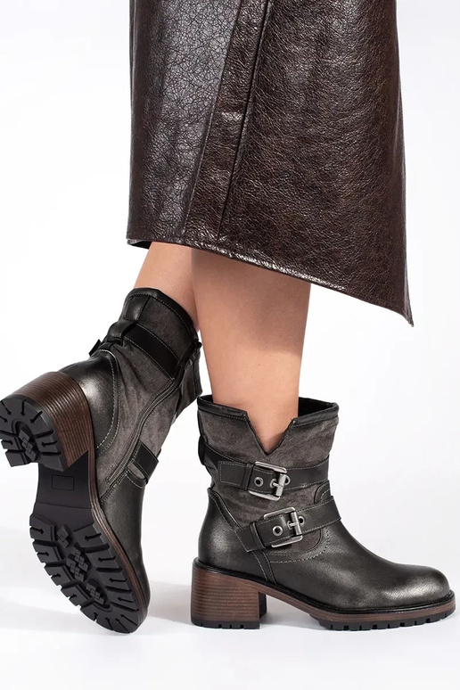 Dunkelbraune Damenstiefel mit Absatz... Dunkelbraune Damenstiefel mit Absatz...