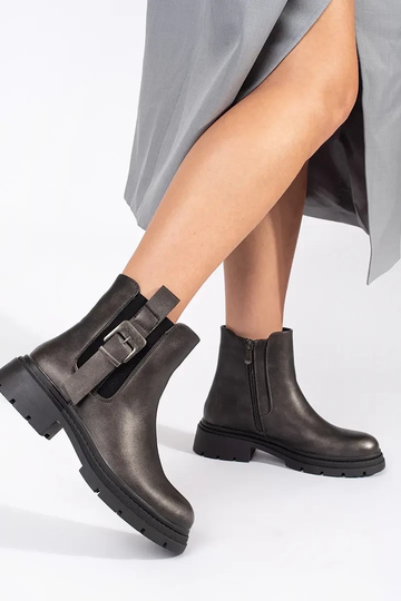 Dunkelbraune Schuhe mit... 2